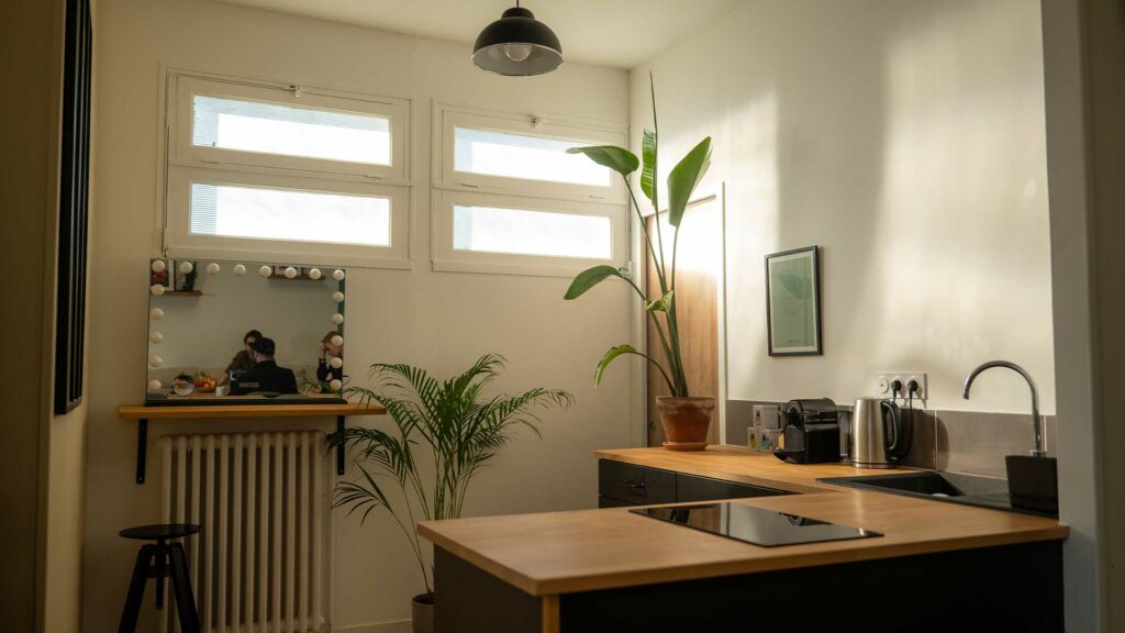 studio-401-cuisine-loge Cuisine et loge maquillage du Studio 401