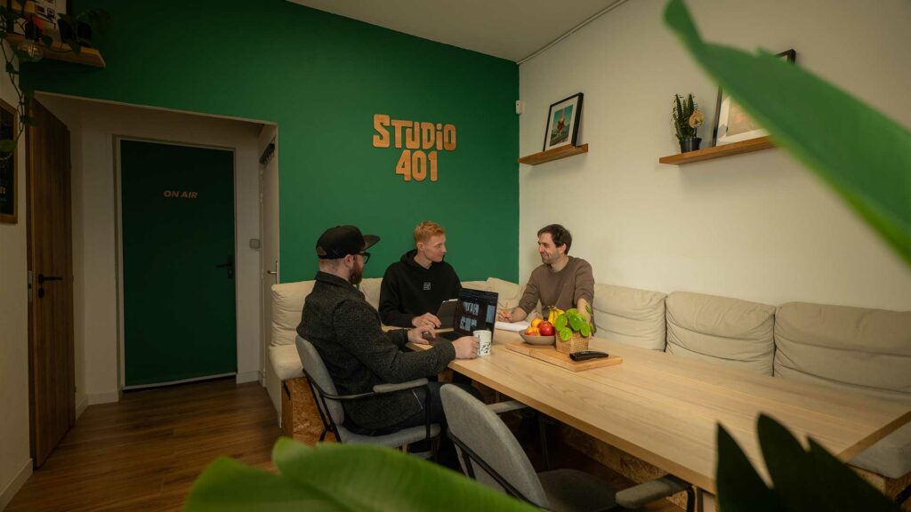 studio-401-salon-reunion Réunion de travail dans le salon du Studio 401